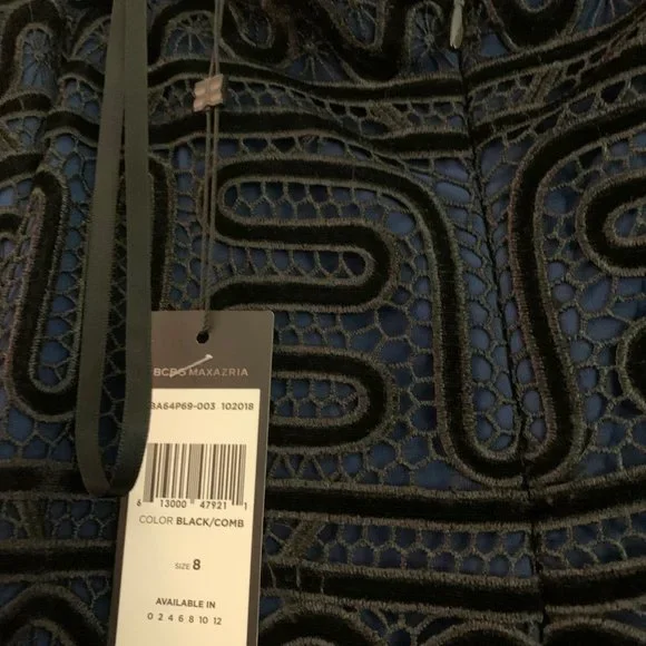 This is a BCBG Maxazria navy blue and black tulle strapless evening gown, size 8 - Picture 3 of 5